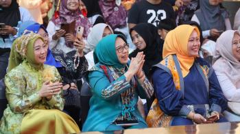 TP PKK Kota Bekasi Meriahkan Fashion Show BCFM 2025